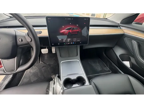 Car image 16