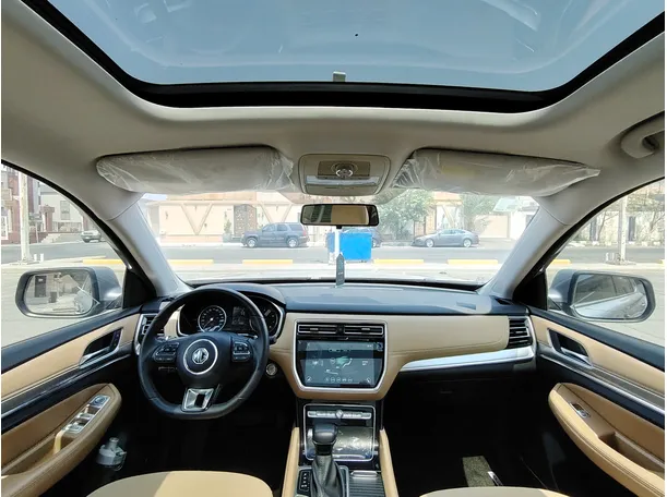 Car image 17