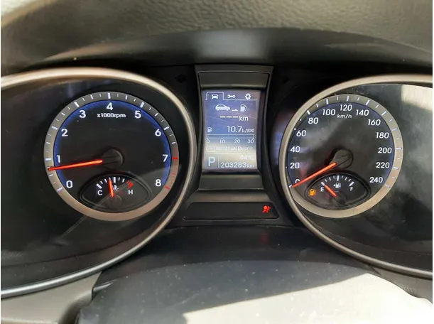 Car image 16