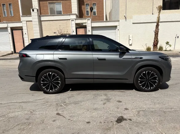 Car image 4