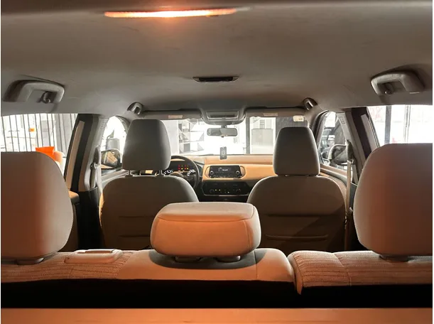 Car image 13