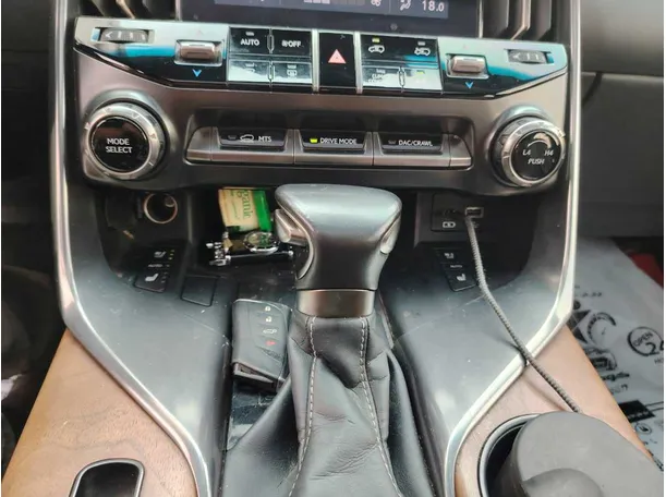 Car image 27