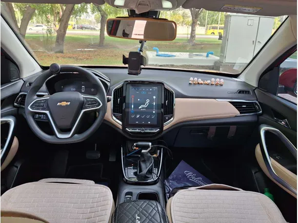 Car image 14