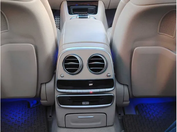 Car image 32