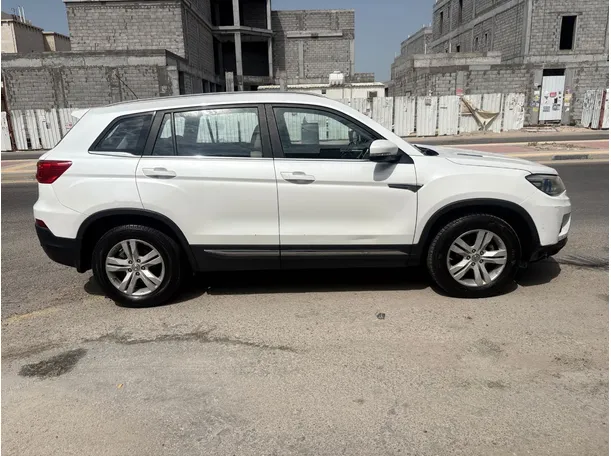 Car image 4