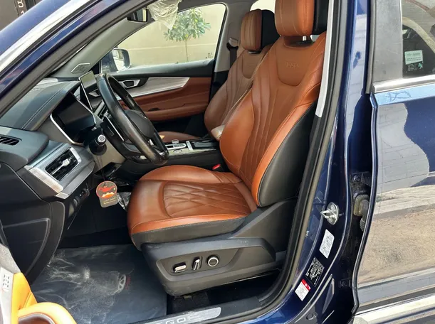 Car image 12