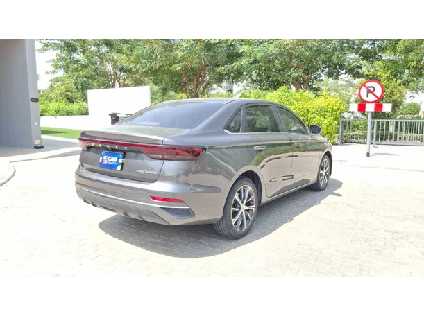 Car image 5