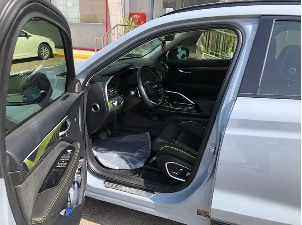 Car image 11