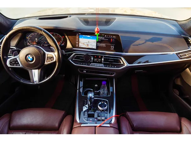 Car image 18