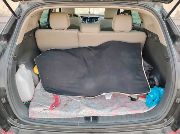 Car image 26