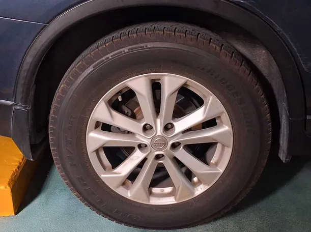 Car image 9