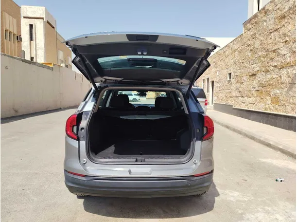 Car image 24