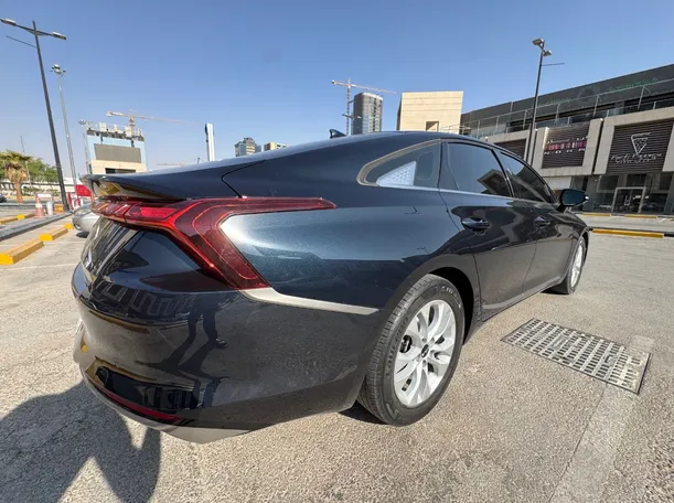 Car image 5