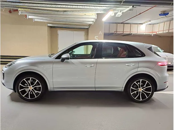 Car image 8