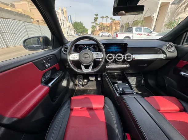 Car image 16