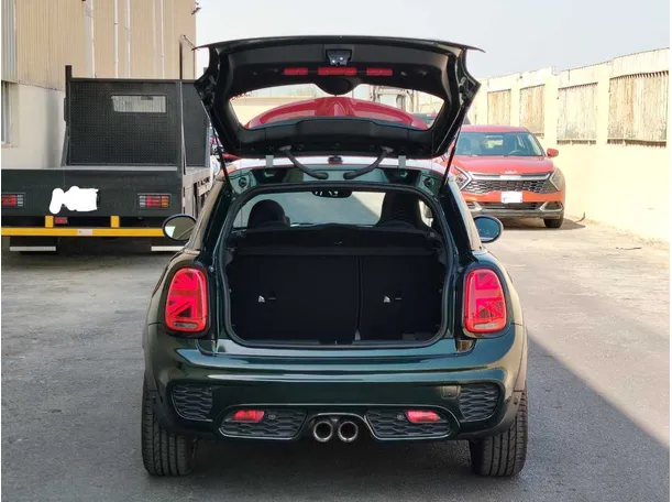 Car image 23