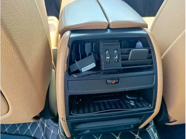 Car image 28