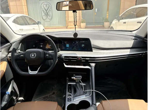 Car image 19