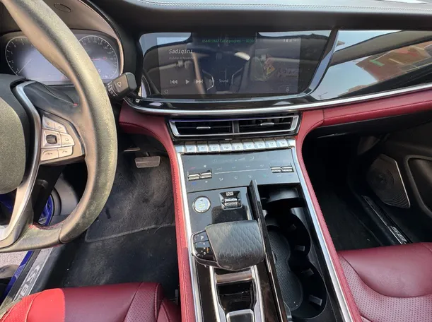Car image 17
