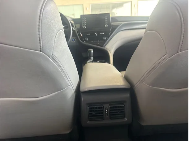 Car image 18