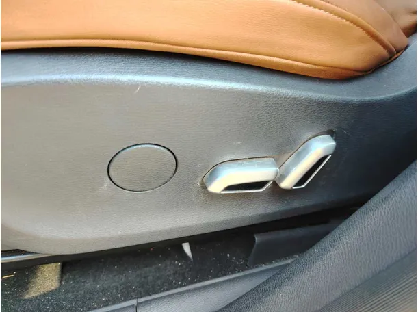 Car image 36