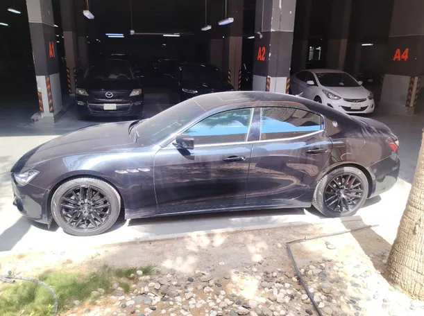 Car image 9