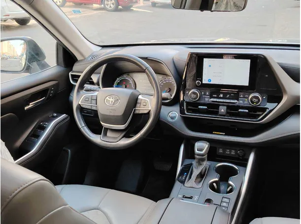 Car image 25