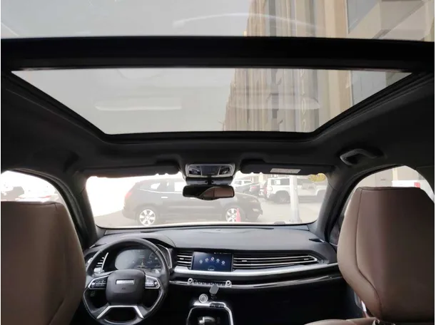 Car image 18