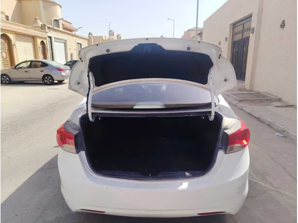 Car image 17