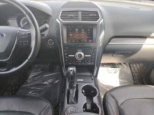 Car image 18