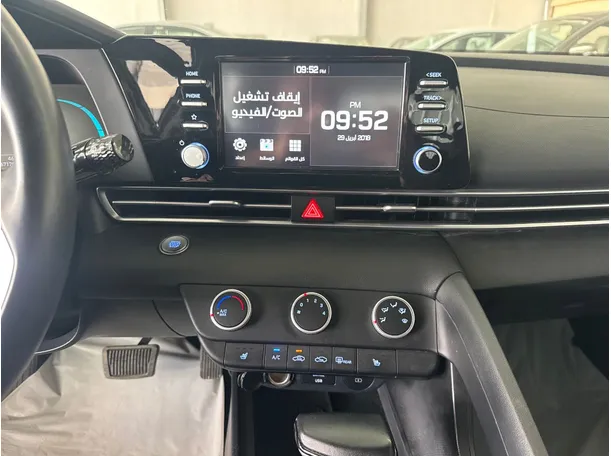 Car image 14