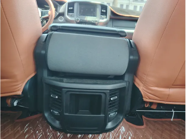 Car image 26