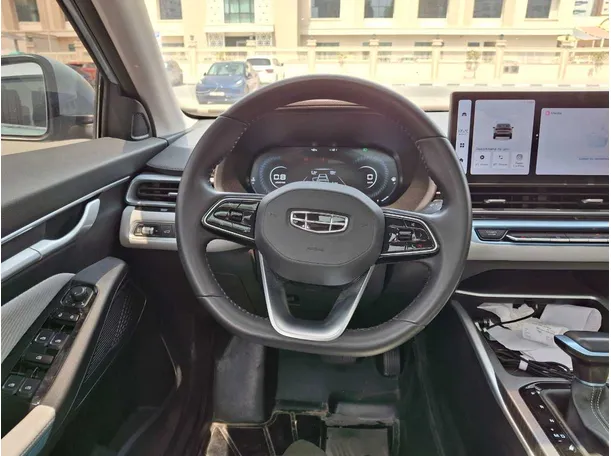 Car image 14