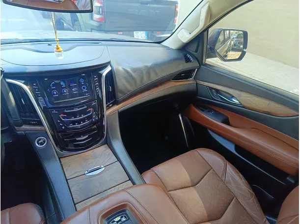 Car image 38