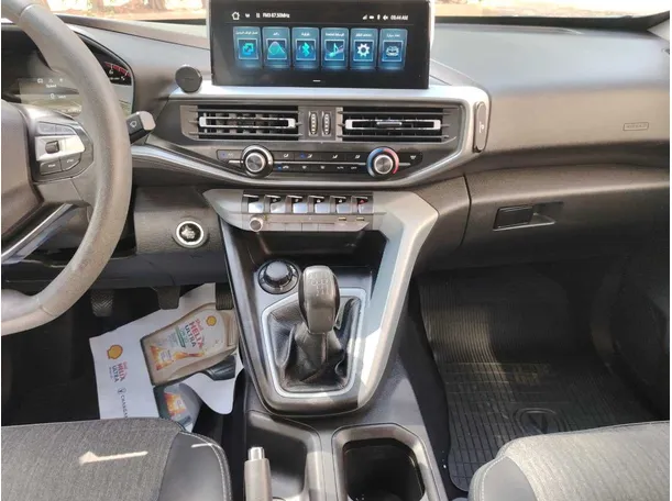 Car image 18