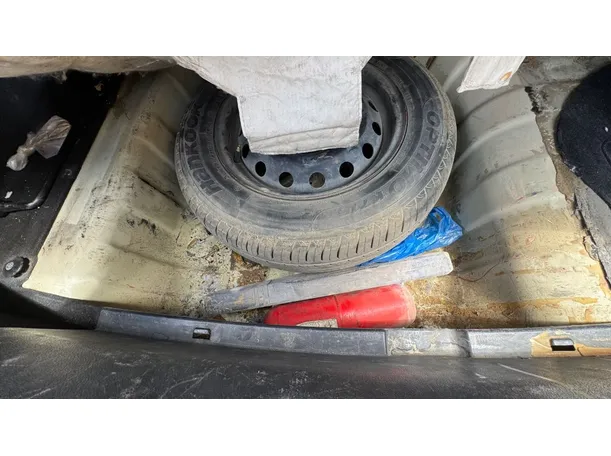 Car image 25