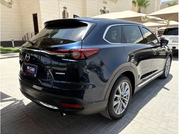 Car image 5