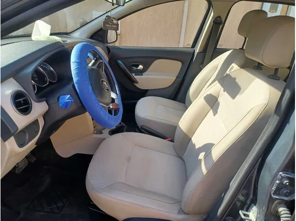 Car image 12