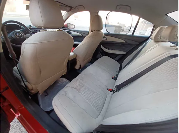 Car image 12