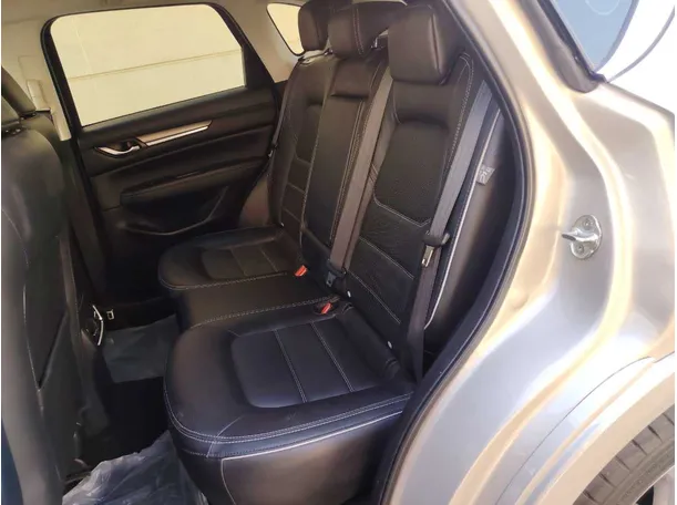 Car image 17
