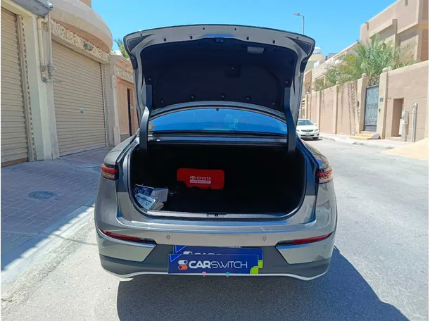 Car image 30