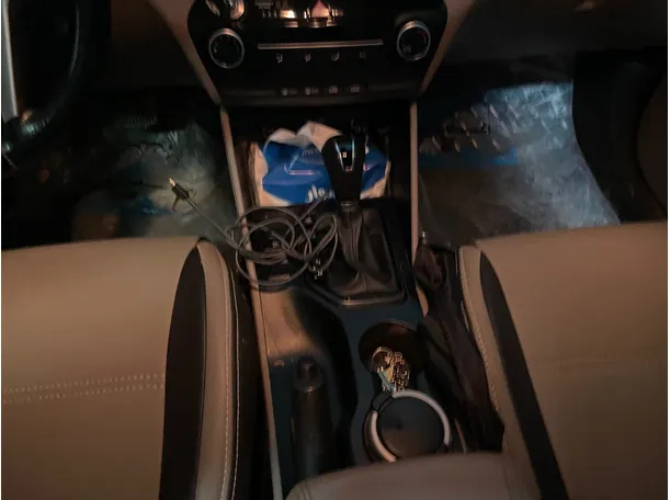 Car image 18