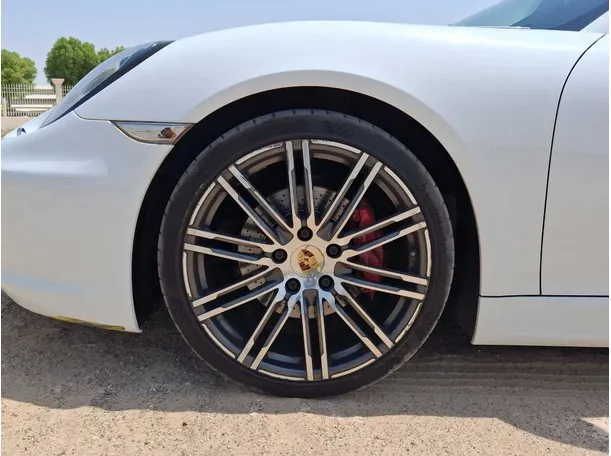 Car image 9