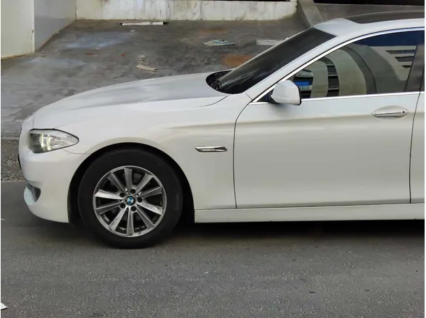 Car image 9