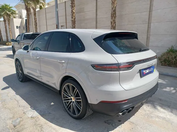Car image 7