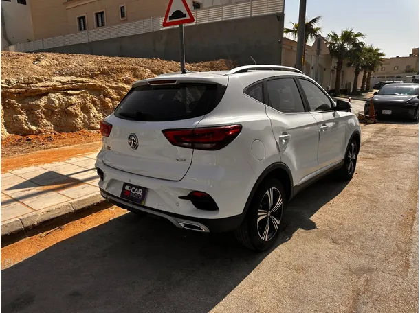Car image 5