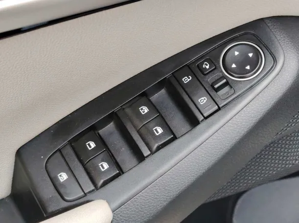 Car image 31