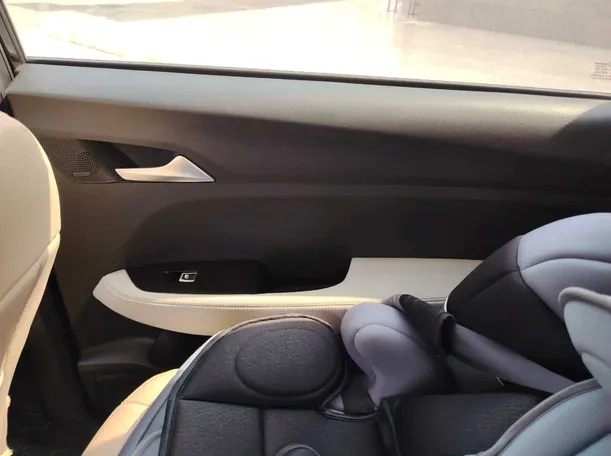 Car image 30