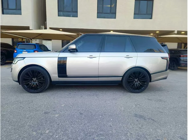 Car image 8