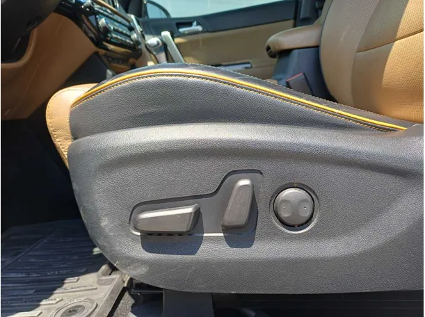 Car image 25